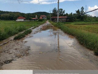 Jalan Rusak Parah di Desa Buker Kabupaten Sampang Tak Kunjung Diperbaiki, Begini Keluhan Dari Warga Desa