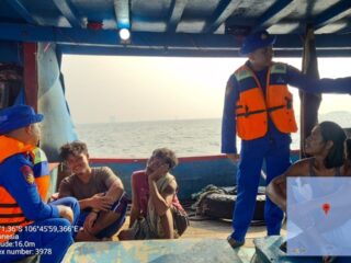 Patroli Laut Satpolairud Polres Kepulauan Seribu Berikan Himbauan Kamtibmas dan Keselamatan kepada Nelayan