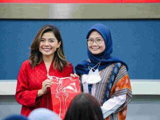 Peringati Hari Kartini, Pemprov DKI Gelar Monolog Show bersama Merry Riana
