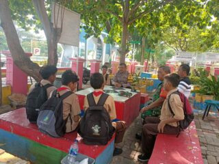 Sinergi TNI/POLRI di Pulau Harapan: Sosialisasi Anti-Narkoba dan Rekrutmen Anggota Remaja