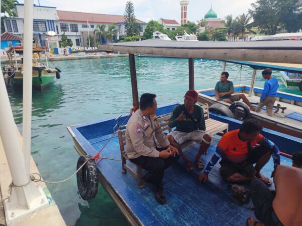 Bhabinkamtibmas Pulau Pramuka Ajak Warga Bersama Ciptakan Daerah Wisata yang Ramah Pasca Pemilu 2024