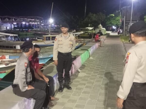 Kapolsek Kepulauan Seribu Utara Pimpin Kegiatan Patroli Malam, Mewujudkan Keamanan Pasca Pemilu 2024 di Pulau Panggang