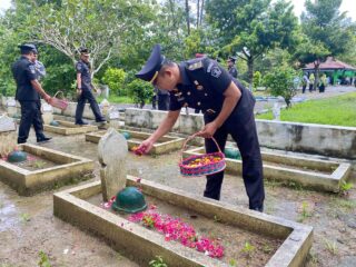 Peringati HBP ke–60, Lapas Pamekasan gelar Upacara dan Tabur Bunga di Taman Makam Pahlawan Pamekasan