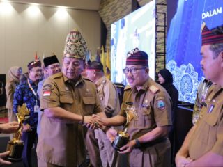 Pemkab Lamsel Mendapat Penghargaan  Katagori Birokrasi Terbaik Provinsi Lampung