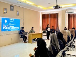 Himpunan Mahasiswa Manajemen Universitas Borneo Lestari Gelar Pelatihan Publik Speaking