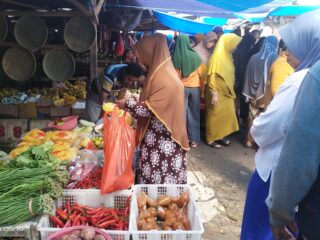 Harga Bahan Pokok Cukup Stabil, Pasar Tamanroya Padat Pengunjung di Min 2 Hari Raya