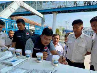 Sat Res Narkoba Polres Pelabuhan Belawan Laksanakan Test Urine Awak Kapal Laut Dan Pengemudi Bus