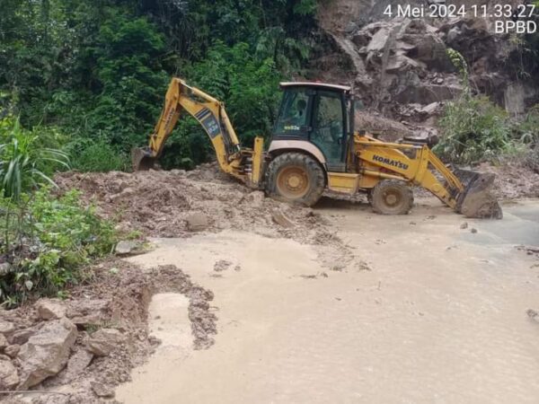 Pj Bupati Respon Cepat Atasi Bencana Tanah Longsor di Silima Pungga-pungga dan Sinehi