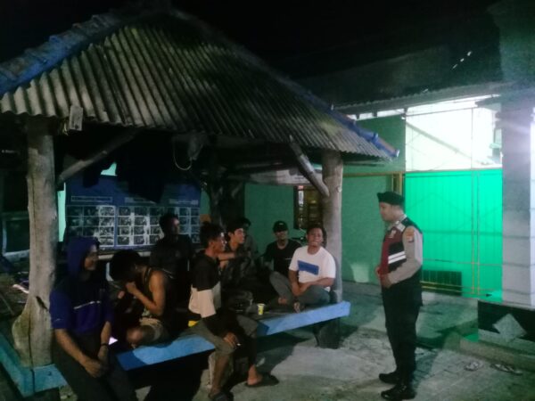 Patroli Malam Perintis Presisi: Antisipasi Gangguan Kamtibmas di Pulau Pari, Kepulauan Seribu Selatan
