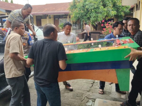 Polsek Tanjung Morawa  Polresta Deliserdang, bersama TNI dan pemerintah setempat Gerebek Tempat Judi Tembak Ikan di Desa Tanjung Morawa B