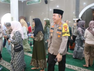 Jum'at Curhat Kapolres Metro Jakarta Pusat bersama warga di Masjid Jami' Al Ma'mur