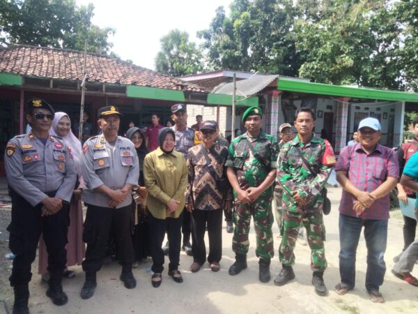 Sinergi TNI - Polri Dalam Kunker Menteri Sosial RI, Bangun RTLH Di Pamekasan