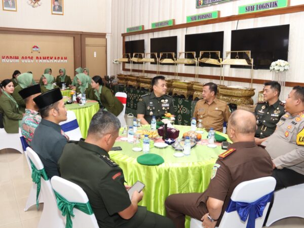 Sinergitas TNI-Polri, Kapolres Pamekasan Hadiri Sertijab dan Pamit Kenal Dandim 0826 Pamekasan