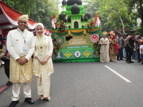 Promosikan Wisata Dan Budaya, Pj. Bupati Langkat Ikut Serta Dalam Parade Mobil Hias di Kota Solo