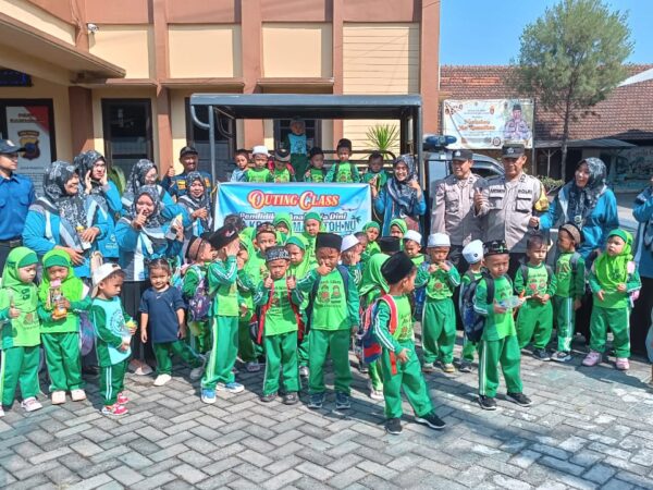 Intip Momen Puluhan Anak TK Muslimat NU Masithoh Kunjungi Polsek Kalinyamatan