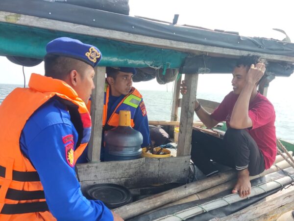 Patroli Satpolairud Polres Kepulauan Seribu Tingkatkan Kesadaran Keselamatan Laut dan Antisipasi Kejahatan dengan Kapal Patroli