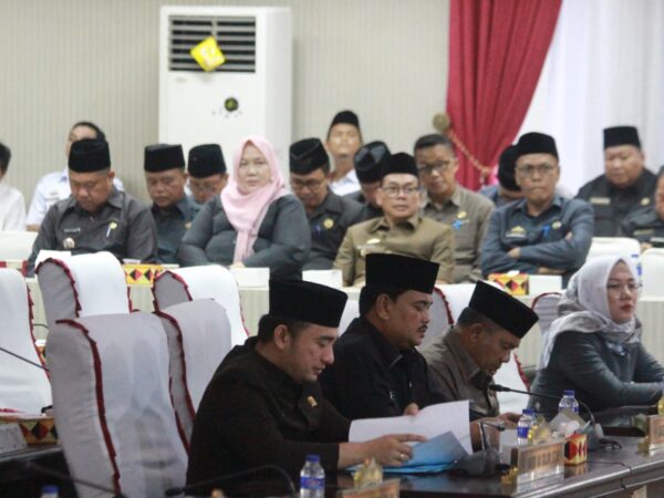 Paripurna DPRD Lamsel Dengan Agenda LKPJ 2023  Delapan Fraksi Menyetujui Dengan Catatan