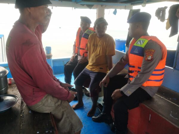 Patroli Laut Dialogis Satpolairud Polres Kepulauan Seribu: Himbauan Keselamatan dan Pencegahan Kejahatan di Laut