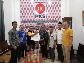 H.Rodi Wijaya Kembalikan Berkas Pendaftaran Cawako Dan Cawawako Ke DPD Partai PKS kota Lubuklinggau
