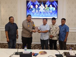Kapolres Pamekasan, AKBP Jazuli Dani Iriawan Mendapat Anugerah Dari PWI Pamekasan