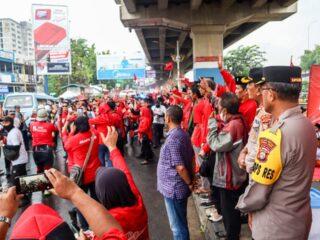 Polisi Amankan Jalur Lari Marathon Api Mrapen DPP PDIP di Wilayah Jakarta Timur