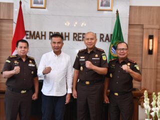 Membangun Kepercayaan dan Kemitraan yang Kokoh: Kunjungan Perpisahan Kepala Kejaksaan Tinggi Jawa Barat dalam Forum Komunikasi Pimpinan Daerah