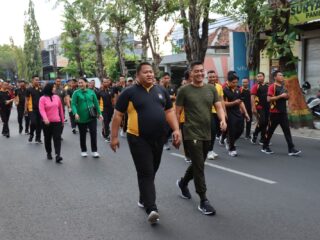 Menyambut Hari Bhayngkara Ke-78 Serta Mempererat Sinergitas TNI-POLRI, Polres Pamekasan Gelar Olahraga Bersama