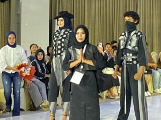 Laesa Virda Wardani Siswi SMKN 1 Sumbawa Besar Masuk Top 50 Finalist Wastranesia Fashion Desaign Compettision 2024. 