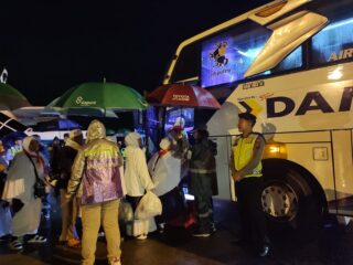 Polresta Deli Serdang Laksanakan Pengamanan Kedatangan Jemaah Haji di Bandara Kualanamu
