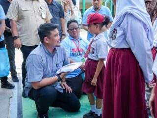 Wali Kota Medan : Bagikan 40.000 Seragam & Perlengkapan Sekolah Kepada Siswa/i SD dan SMP