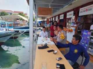 Bhabinkamtibmas Pulau Pramuka Lakukan Sambang, Pererat Silaturahmi dengan Warga
