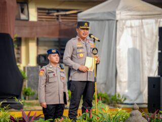 Pimpin Apel Pagi, Kapolda Sumut : Berikan Penghargaan Personel Berprestasi di Polrestabes Medan