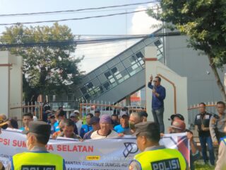 Gabungan Penggiat Anti Korupsi Aksi di PN Palembang, Tuntut Hadirkan HD di Persidangan Kasus KONI Sumsel
