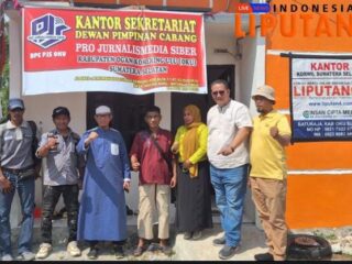 Selaku Pembina DPC PJS OKU, Selesai Sholat Jum'at H. Teddy Meilwansyah Bersilaturahmi Dan Makan Siang Bersama di Kantor DPC PJS OKU