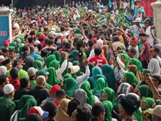 Pendukung Rohmi-Firin Menyemut Hingga Setengah Kilometer Menuju KTC Taliwang KSB.NTB.