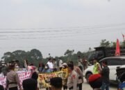 Segera Tutup PETI Puluhan Masyarakat Gelar Aksi di Polres Mura Tara
